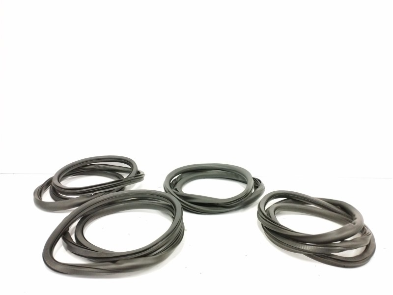 Recambio de gomas contorno puerta para seat ibiza st (6p8) 1.4 tdi referencia OEM IAM Recambio de gomas contorno puerta para seat ibiza st (6p8) 1.4 tdi referencia OEM IAM