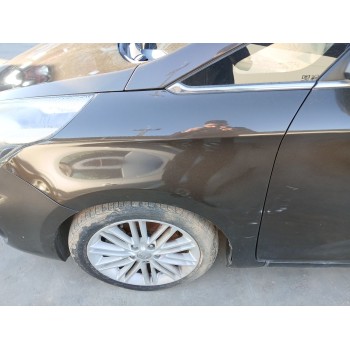 Recambio de aleta delantera izquierda para kia carens iv 1.7 crdi referencia OEM IAM 66311A4000  