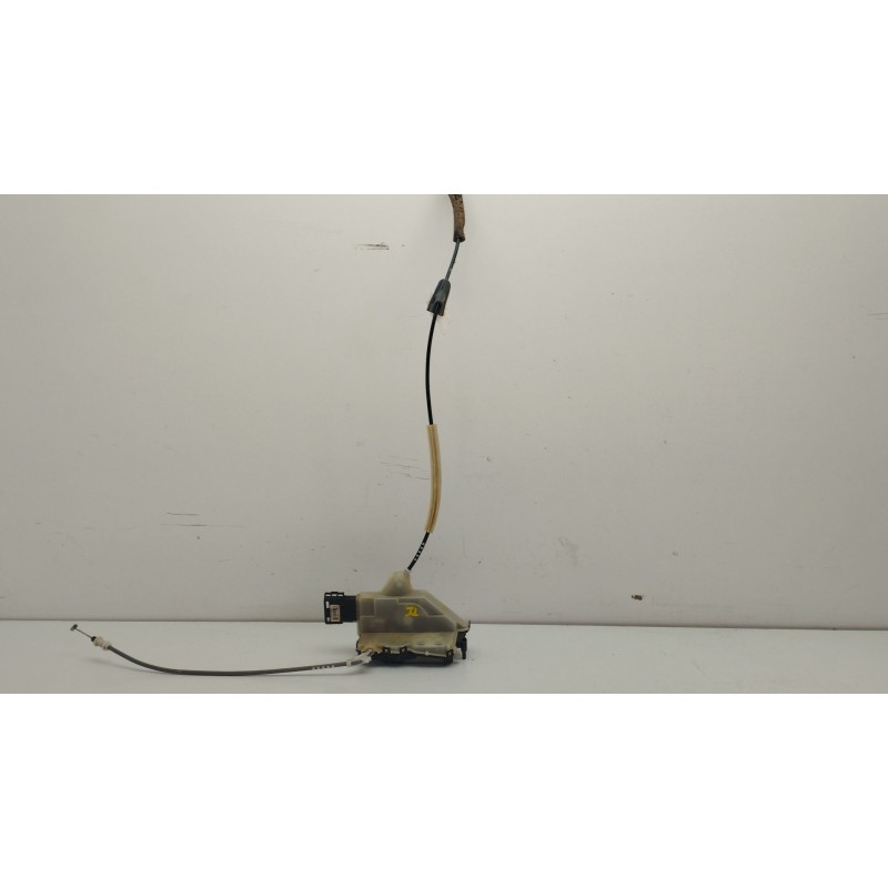 Recambio de cerradura puerta trasera izquierda para peugeot 301 1.6 vti 115 cambio manual 5 velocidades referencia OEM IAM 16943