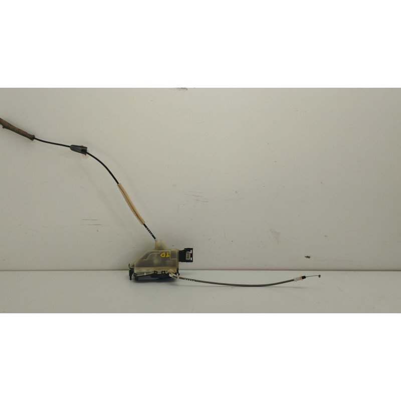 Recambio de cerradura puerta trasera derecha para peugeot 301 1.6 vti 115 cambio manual 5 velocidades referencia OEM IAM 1694332