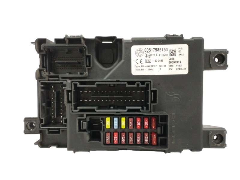 Recambio de caja reles / fusibles para fiat grande punto (199) 1.3 16v jtd cat referencia OEM IAM 00517986150  