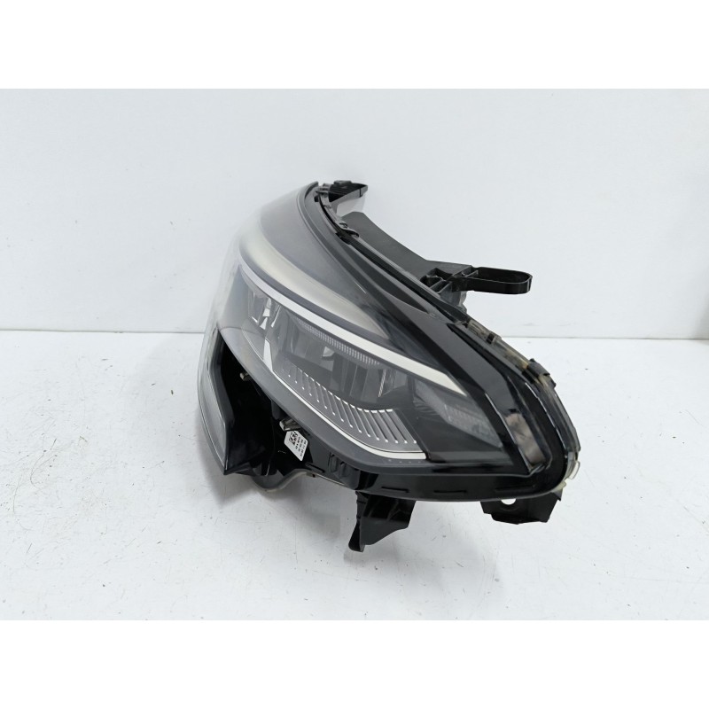 Recambio de faro derecho para renault clio v (b7_) 1.3 tce 130 (b7mf) referencia OEM IAM 260104922R  