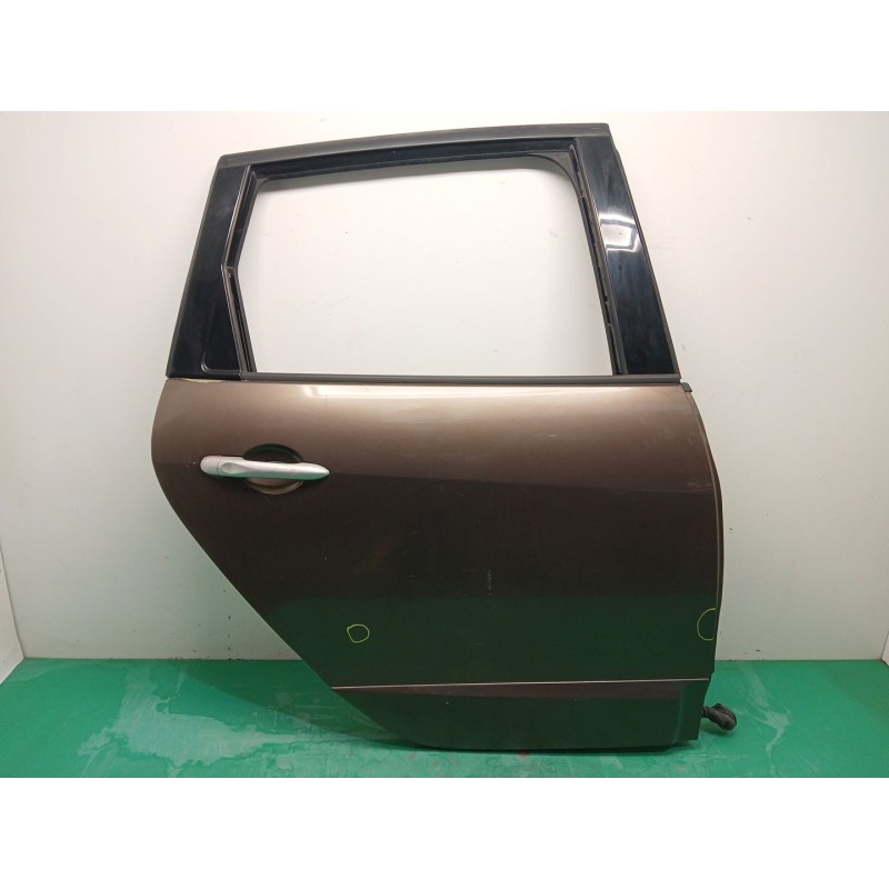 Recambio de puerta trasera derecha para renault grand scénic iii (jz0/1_) 1.5 dci referencia OEM IAM 821001572R  