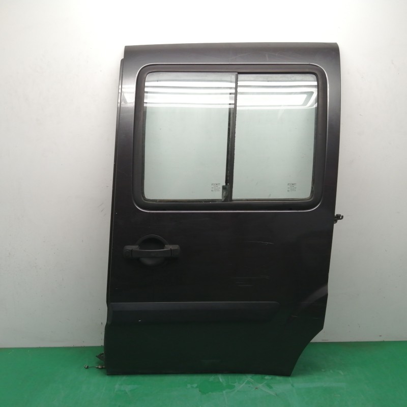 Recambio de puerta lateral corredera izquierda para fiat doblo cargo (223) 1.9 jtd cat referencia OEM IAM  OBSERVAR FOTOS 