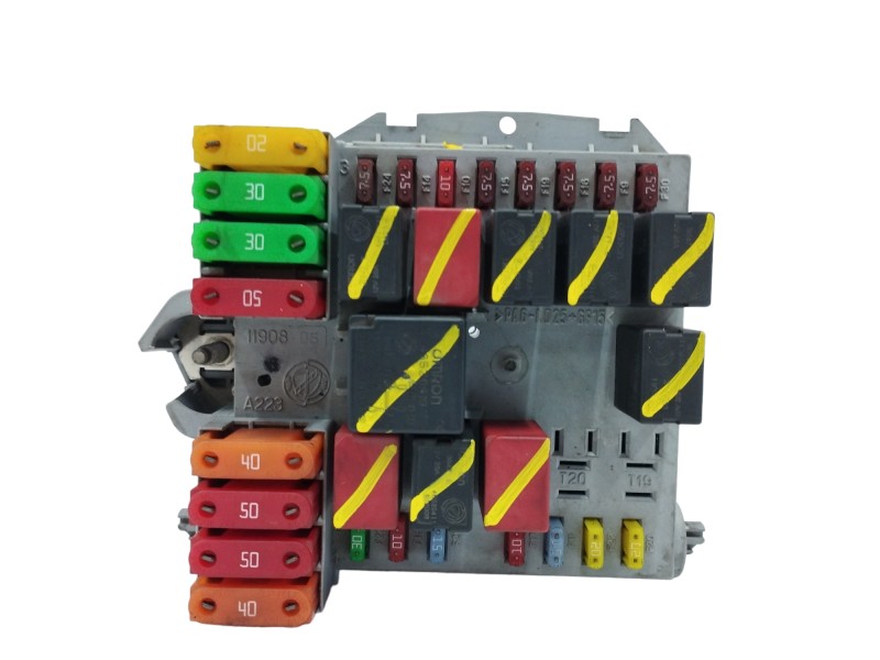 Recambio de caja reles / fusibles para fiat bravo (198) 1.9 8v jtd cat referencia OEM IAM 51775688  
