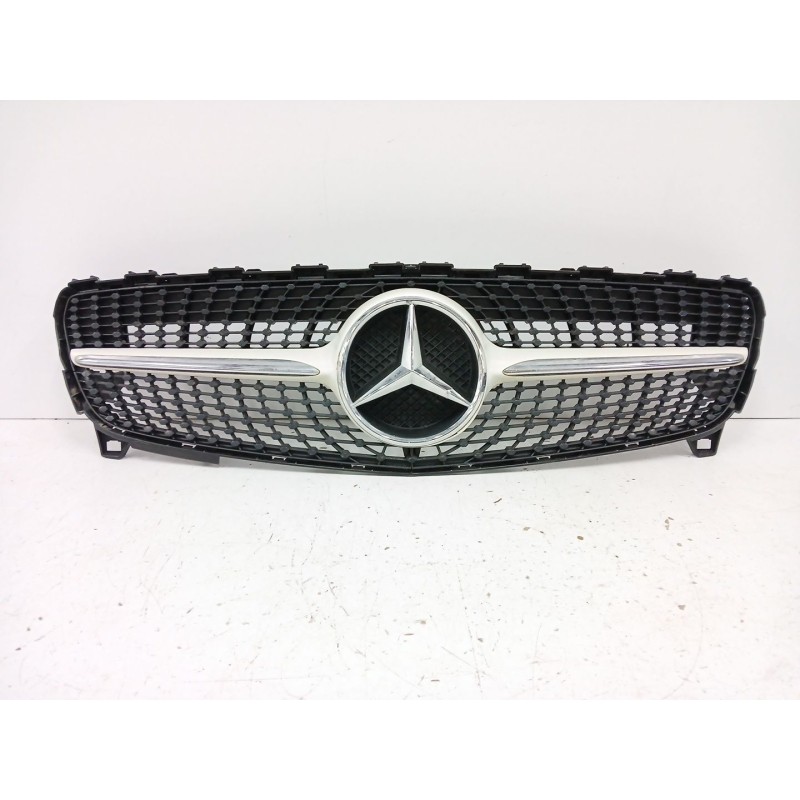 Recambio de rejilla delantera para mercedes-benz clase a (w176) a 180 cdi / d (176.012) referencia OEM IAM A0008880060 A17688804