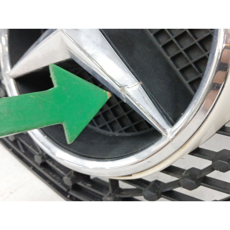 REJILLA DELANTERA A1768880438