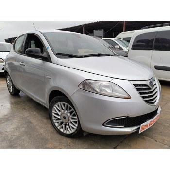 lancia ypsilon (101) del año 2015