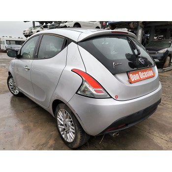 lancia ypsilon (101) del año 2015