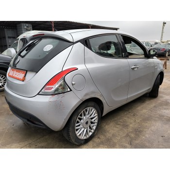 lancia ypsilon (101) del año 2015