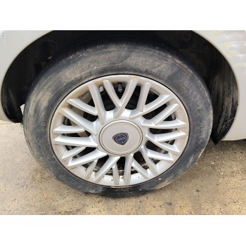 lancia ypsilon (101) del año 2015