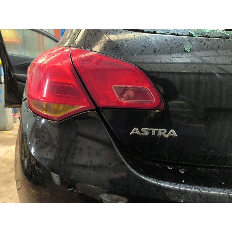 opel astra j (p10) del año 2010