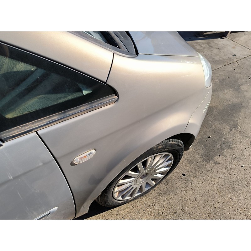 ALETA DELANTERA DERECHA