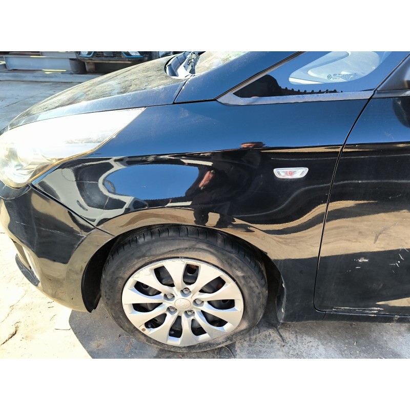 Recambio de aleta delantera izquierda para kia carens iv 1.7 crdi referencia OEM IAM 66311A4100  