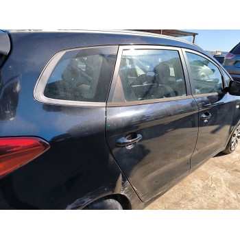 Recambio de puerta trasera derecha para kia carens iv 1.7 crdi referencia OEM IAM 77004A4000  