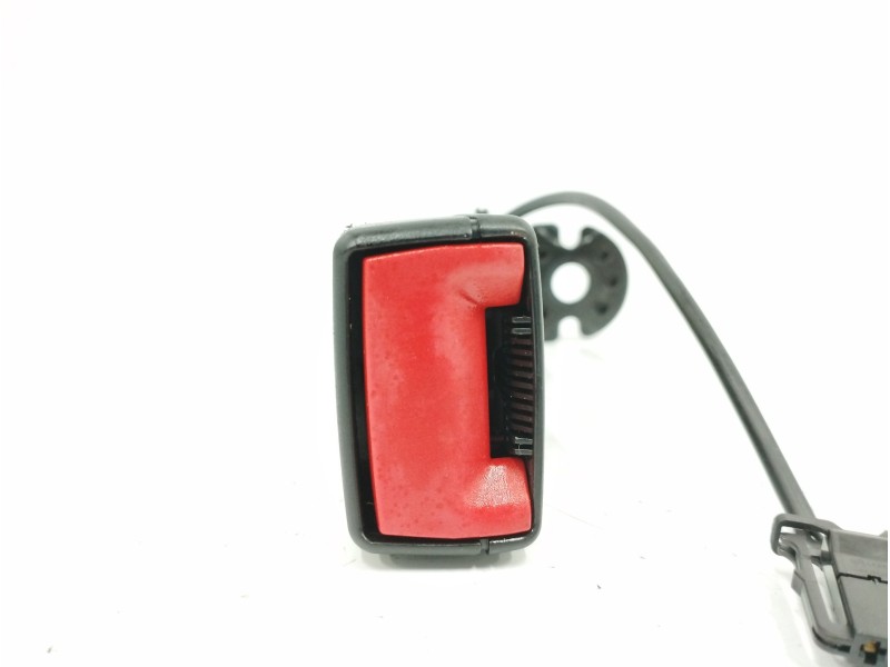 Recambio de enganche cinturon derecho para audi a1 (8x) 1.6 tdi referencia OEM IAM 8X0857739C TRASERO 