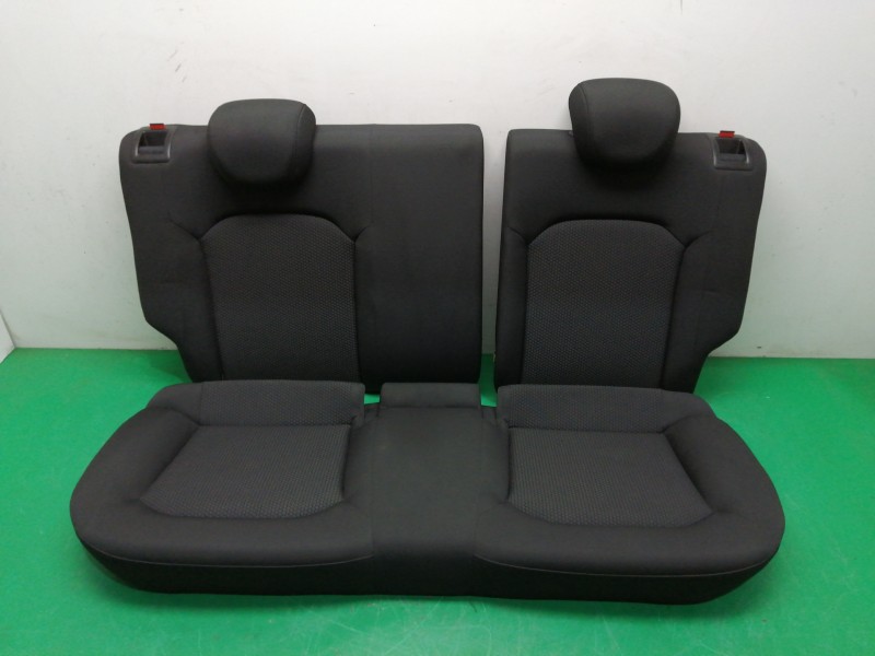 Recambio de asientos traseros para audi a1 (8x) 1.6 tdi referencia OEM IAM   