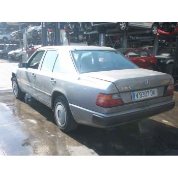 mercedes-benz 124 sedán (w124) del año 1990