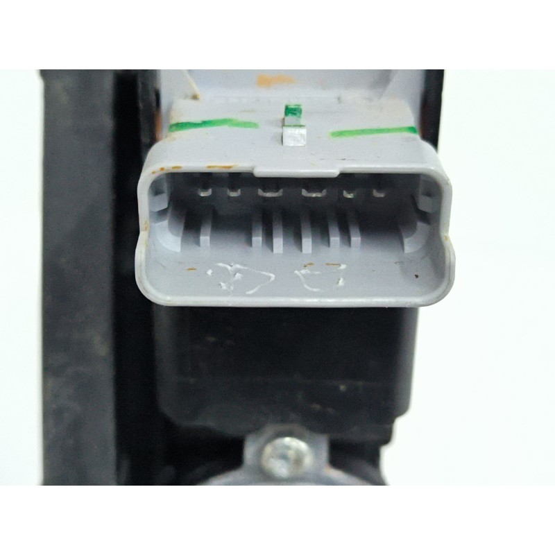 ELEVALUNAS DELANTERO DERECHO