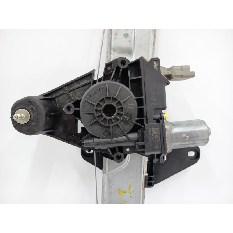 ELEVALUNAS DELANTERO IZQUIERDO