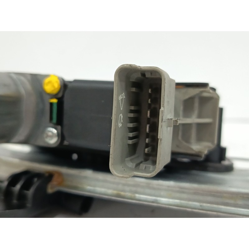 ELEVALUNAS DELANTERO IZQUIERDO