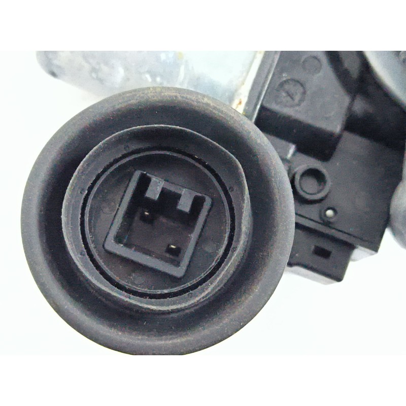 ELEVALUNAS TRASERO DERECHO