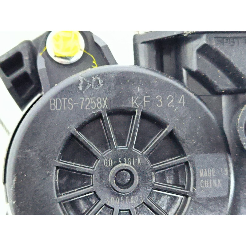 ELEVALUNAS TRASERO DERECHO