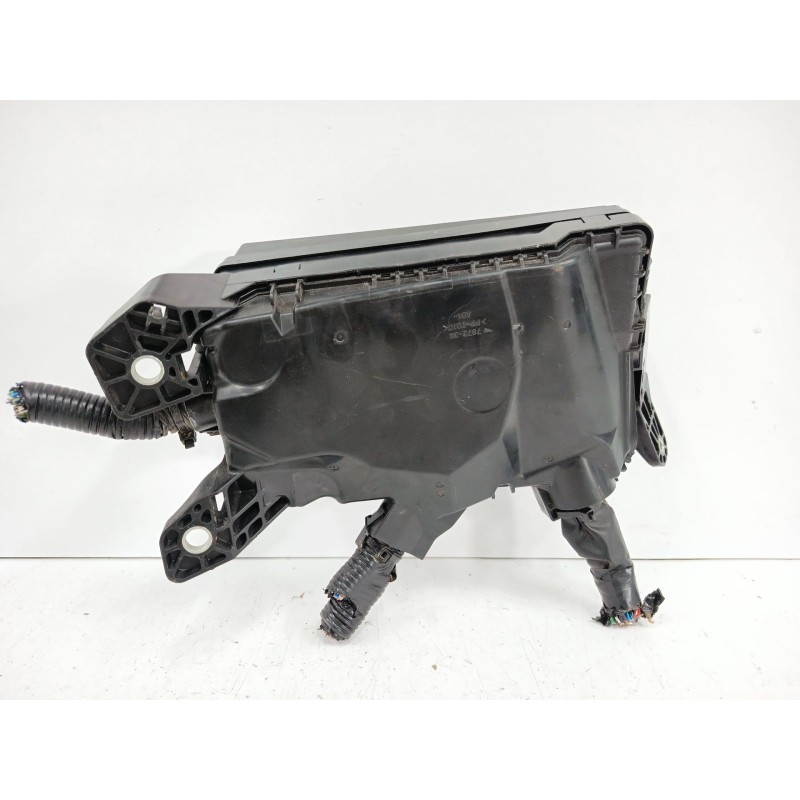 CAJA RELES / FUSIBLES 82111F2680