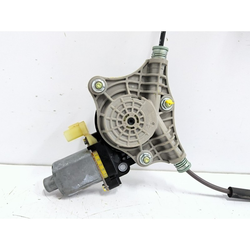 ELEVALUNAS DELANTERO DERECHO F00S1W2196