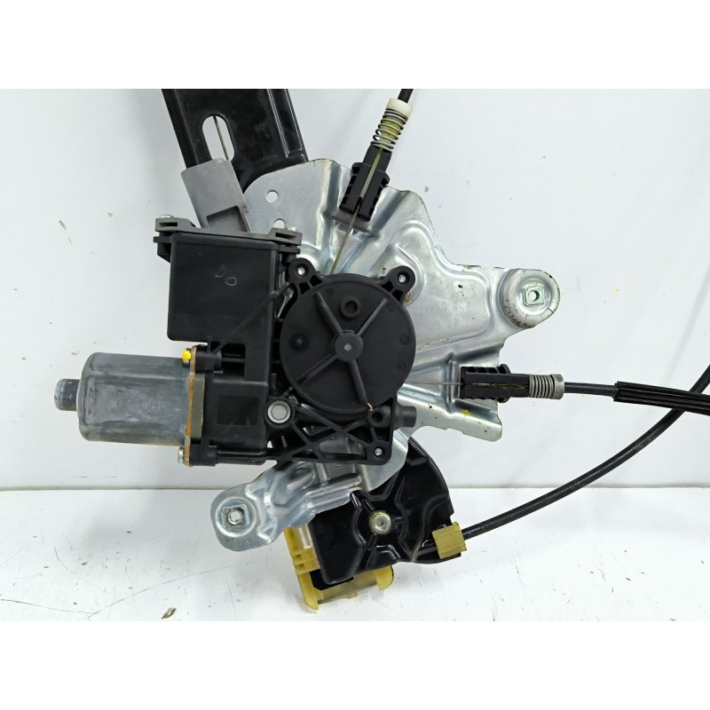 ELEVALUNAS DELANTERO IZQUIERDO