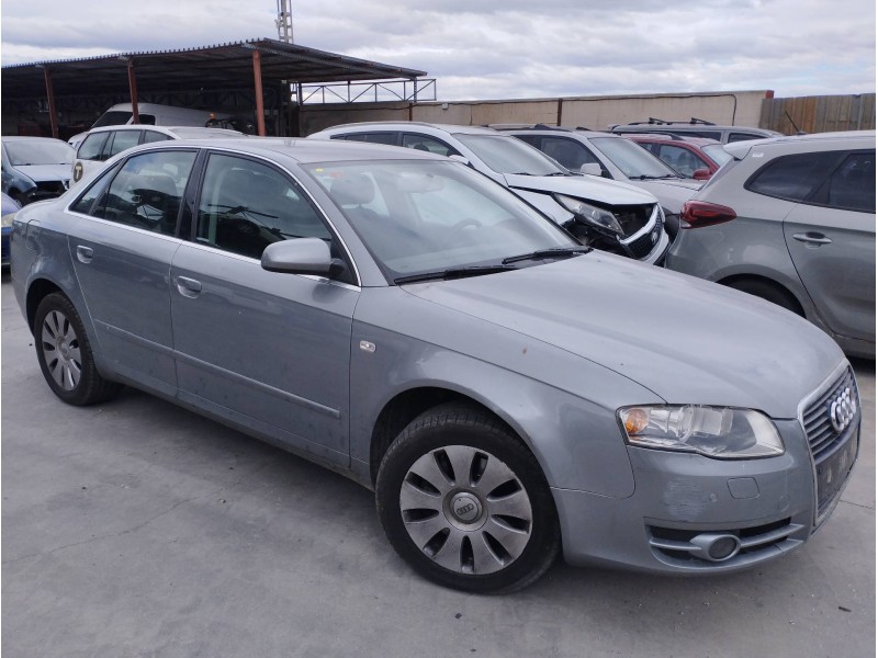 AUDI A4 BERLINA (8E)