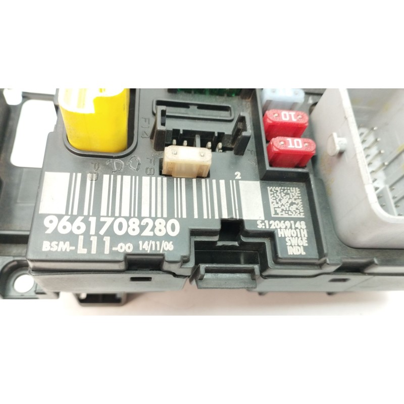 CAJA RELES / FUSIBLES