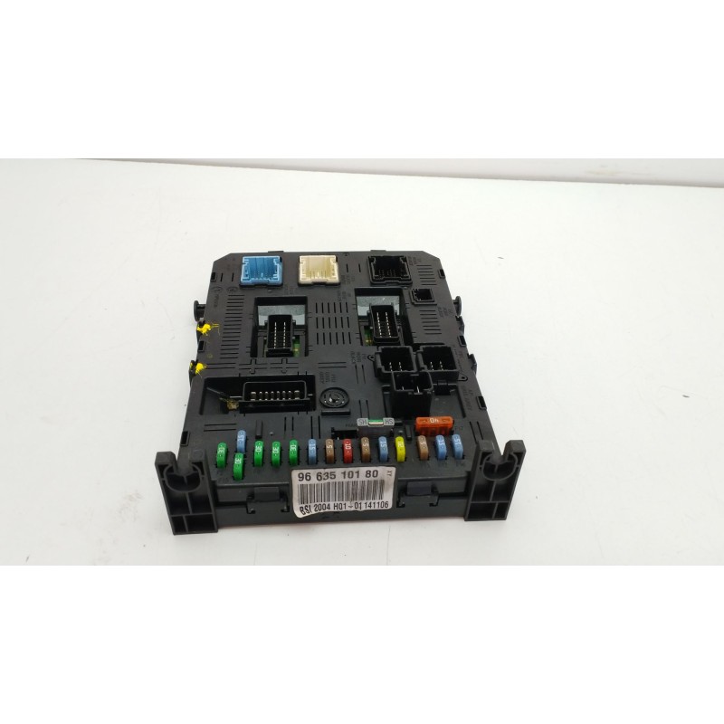 CAJA RELES / FUSIBLES