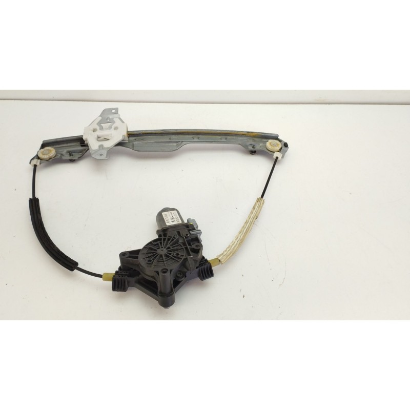 ELEVALUNAS DELANTERO DERECHO