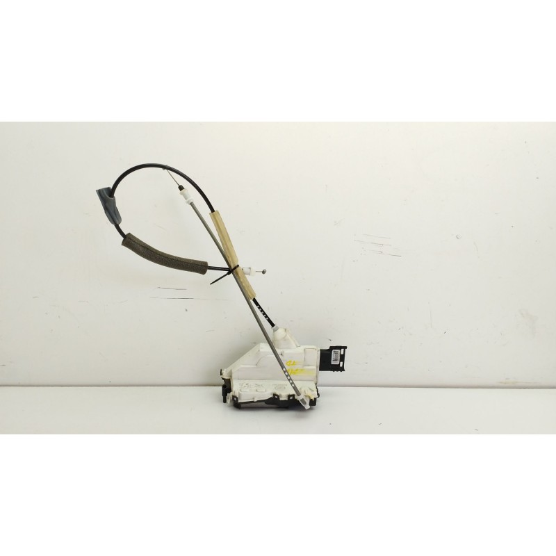 Recambio de cerradura puerta trasera derecha para peugeot 301 1.6 vti 115 cambio manual 5 velocidades referencia OEM IAM 755054 