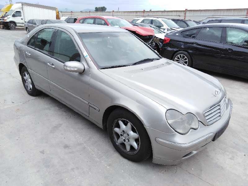 mercedes-benz clase c (w203) berlina del año 2003