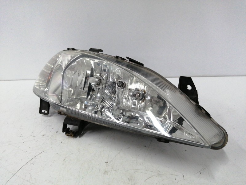 Recambio de faro derecho para renault megane i fase 2 berlina (ba0) 1.4 cat referencia OEM IAM 7701047180 67743625 