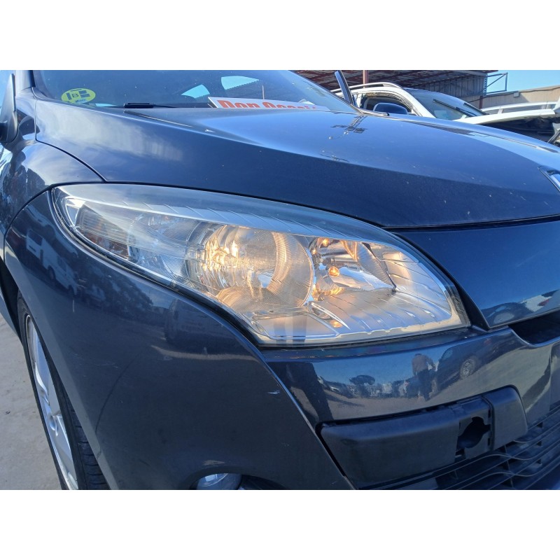 Recambio de faro derecho para renault megane iii hatchback (bz0/1_, b3_) 1.5 dci referencia OEM IAM 260101032R  