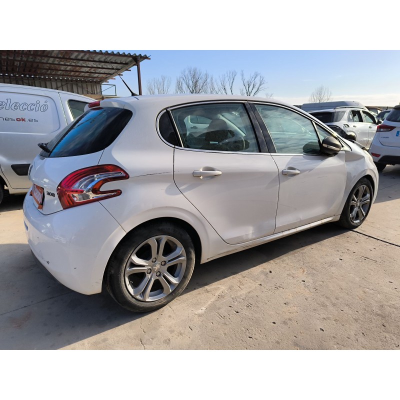 PEUGEOT 208 I (CA_, CC_) 2015