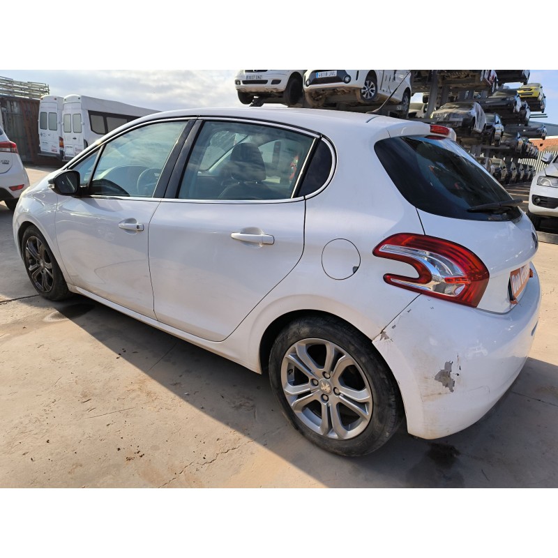 PEUGEOT 208 I (CA_, CC_) 2015