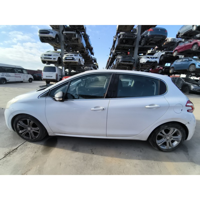 PEUGEOT 208 I (CA_, CC_) 2015