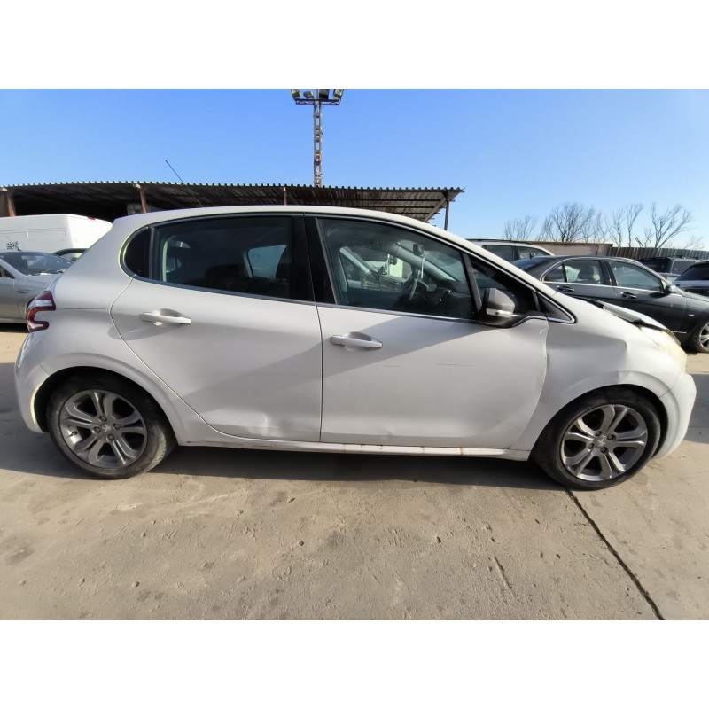 PEUGEOT 208 I (CA_, CC_) 2015