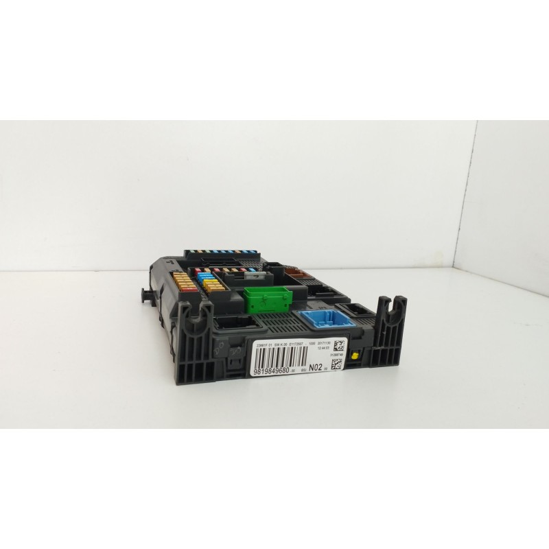 CAJA RELES / FUSIBLES