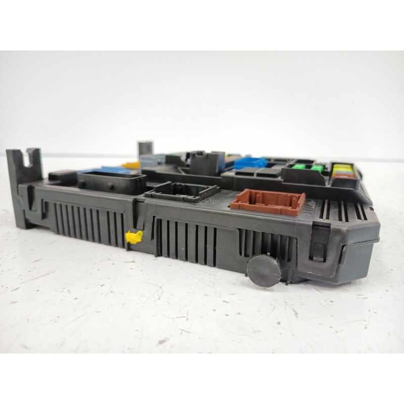 CAJA RELES / FUSIBLES