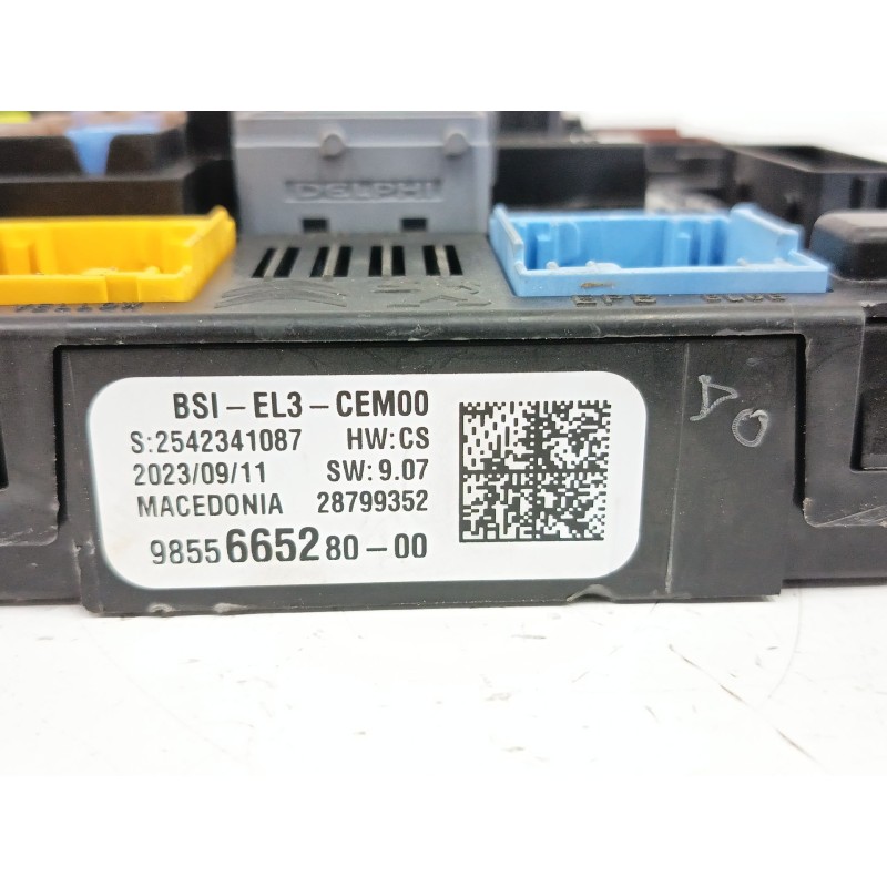 CAJA RELES / FUSIBLES