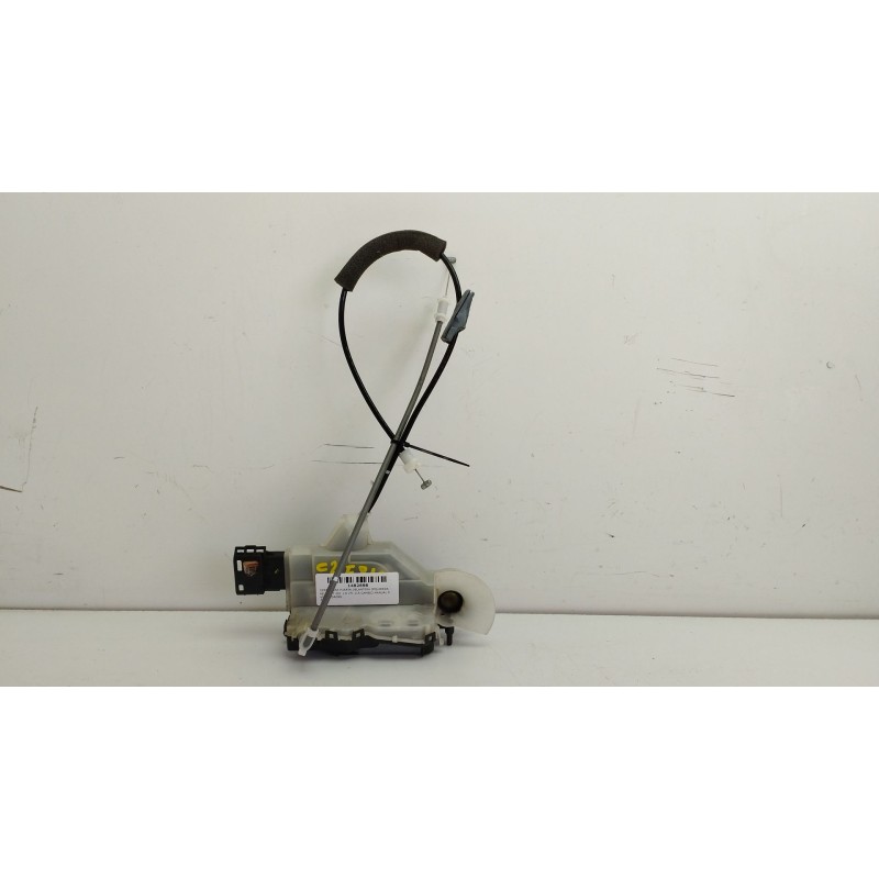Recambio de cerradura puerta delantera izquierda para peugeot 301 1.6 vti 115 cambio manual 5 velocidades referencia OEM IAM   