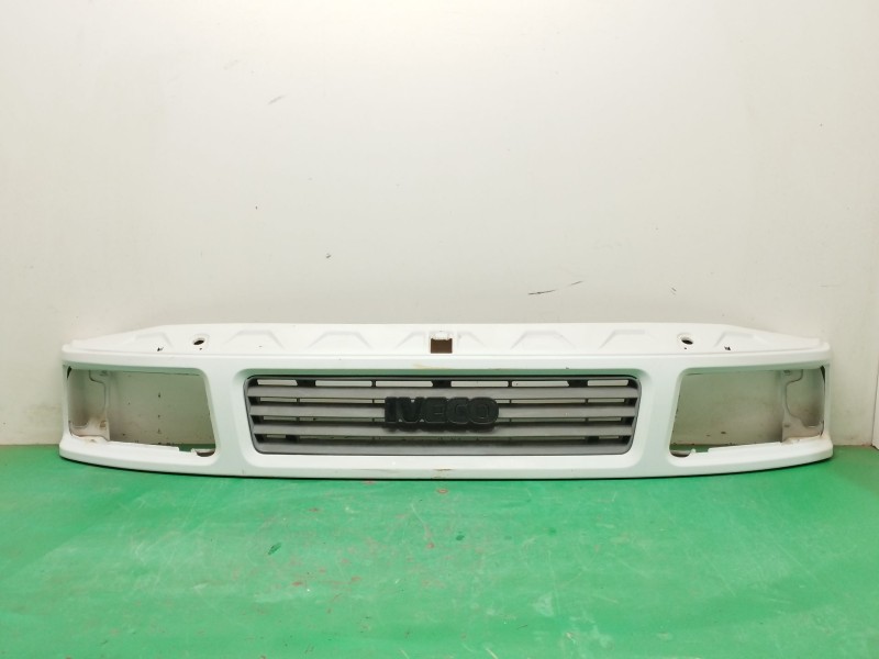 Recambio de rejilla paragolpes delantero para iveco daily combi 1989  30 - 8 combi referencia OEM IAM   