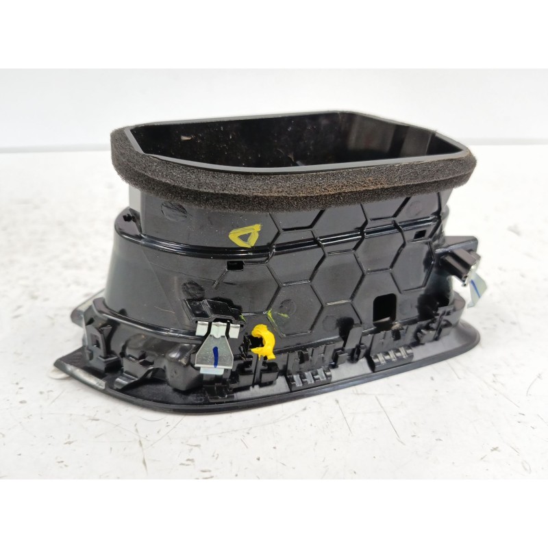 REJILLA AIREADORA LADO IZQUIERDO