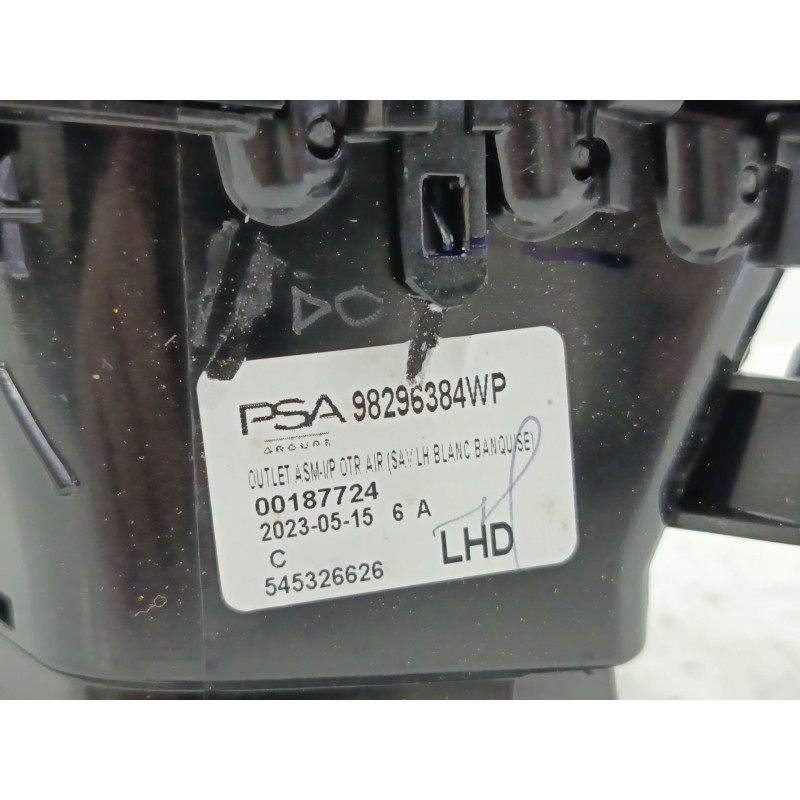 REJILLA AIREADORA LADO IZQUIERDO