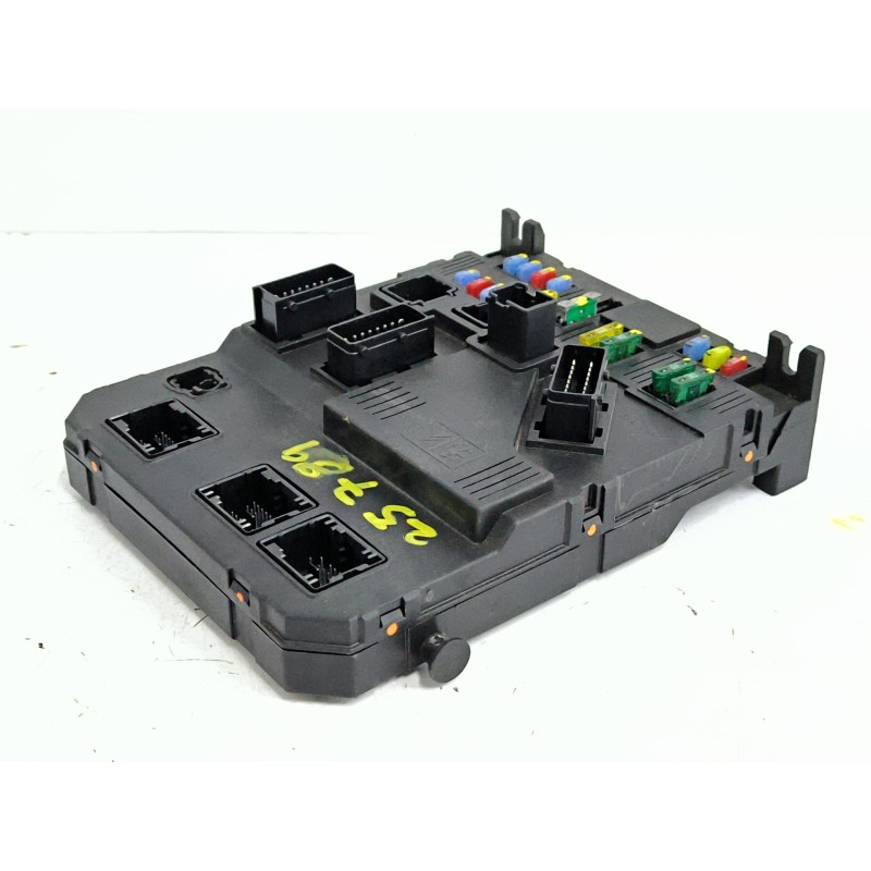 CAJA RELES / FUSIBLES